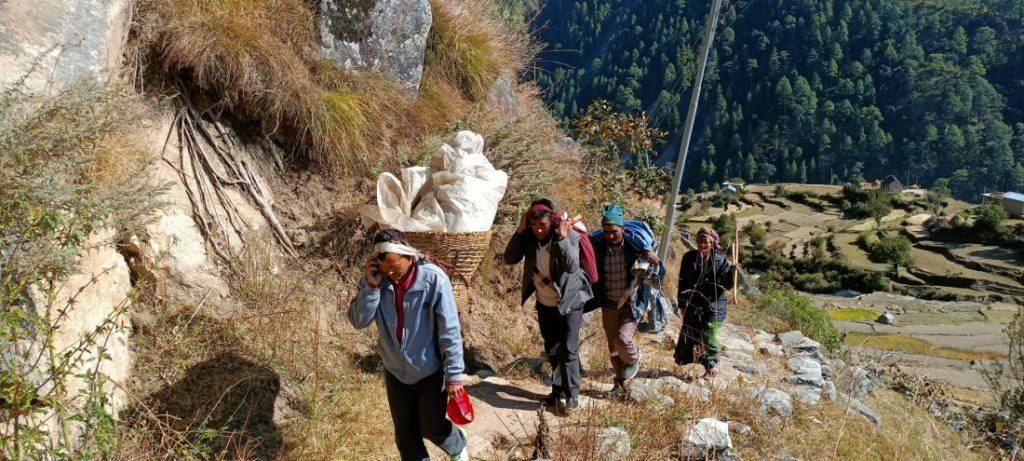 नेकपाका स्थायी समिति सदस्य भरत सी बाढीपहिरो पीडितको ‘जनश्रममा’