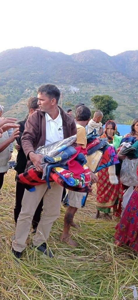 भूकम्प प्रभावित परिवारलाई नेकपा डोटीद्वारा राहत वितरण