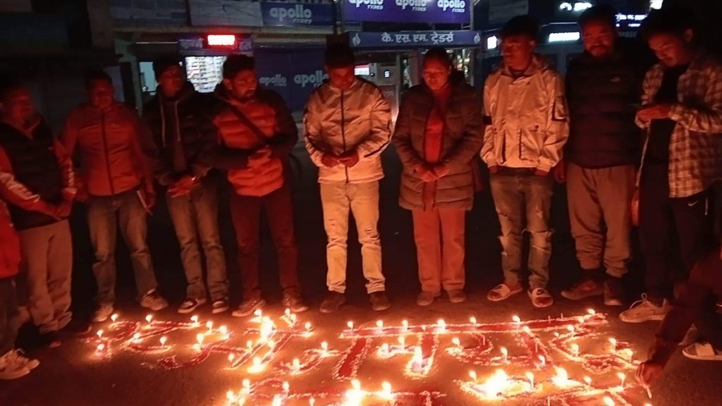 जनयुद्ध दिवसको अवसरमा नेकपा पूर्वी दाङद्वारा  दीप प्रज्वलन