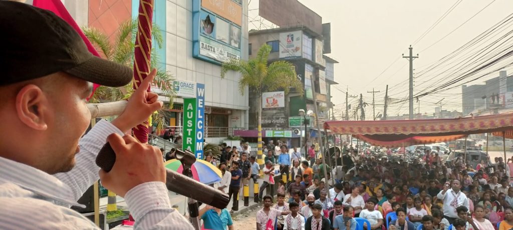 वित्तीय संस्थाहरूको आतंक नरोकिए जनताको साथले सडकमा घिसार्छौँ : सुमनसिंह