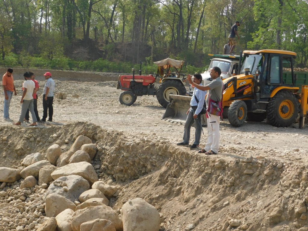 नदीमा भइरहेको उत्खनन रोक्न नेकपा कञ्चनपुरको माग