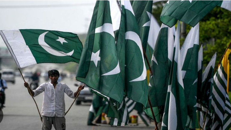 आर्थिक सङ्कटका कारण पाकिस्तानका  कर्मचारीको तलब रोकियो