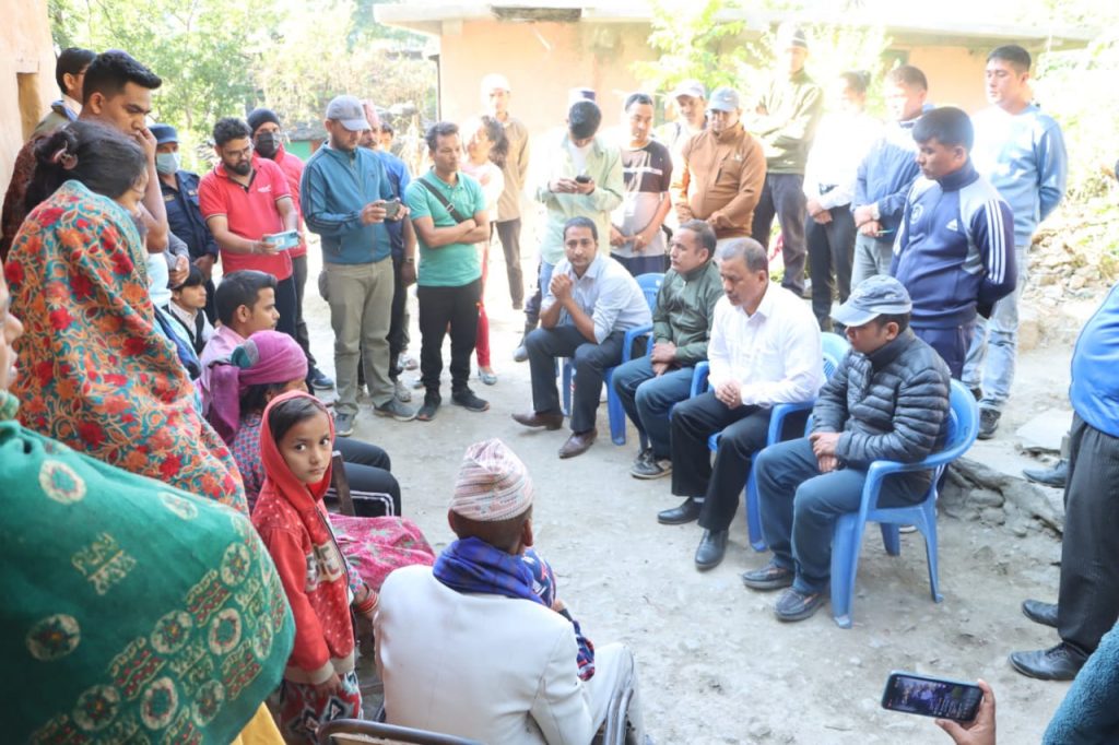 विप्लवद्वारा इजरायलमा ज्यान गुमाएका बझाङका गणेश नेपालीका आफन्तहरुसङ्ग भेटघाट