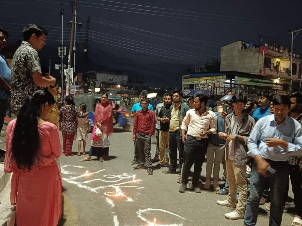 इजरायलमा मारिएका विद्यार्थीको सम्झनामा मध्य–कर्णाली ब्यूरोमा दिप प्रज्वलन