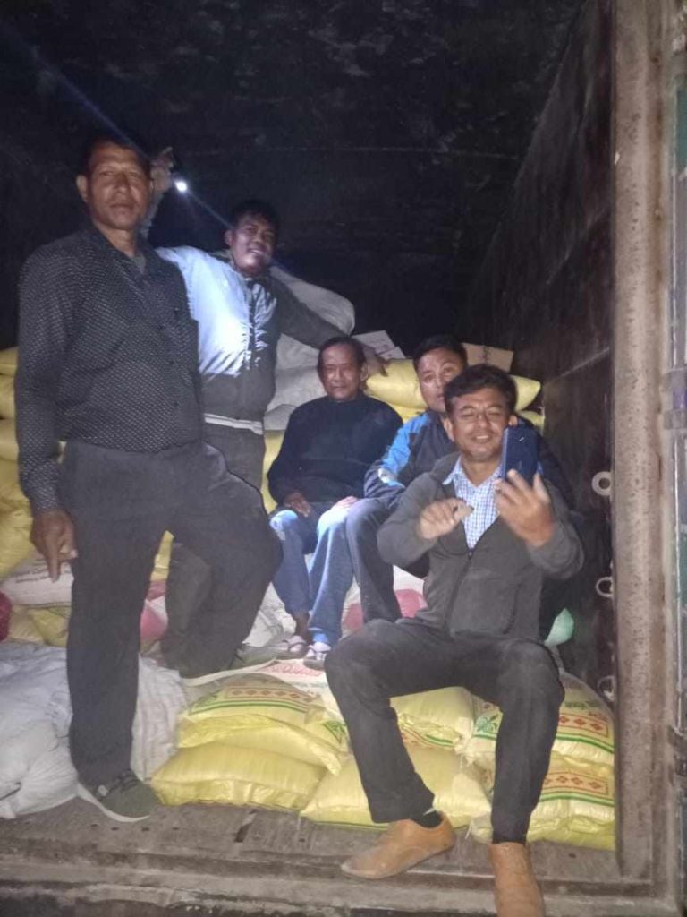 नेकपा पश्चिम र पुर्वी कपिलवस्तुले भुकम्प पीडितका लागि पठाए राहत सामाग्री