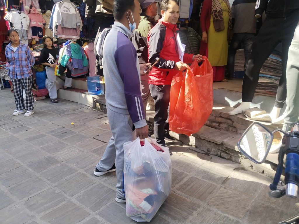 राहत संकलन गरिरहेका नेकपाका ४ नेताकार्यकर्ताहरु पक्राउ