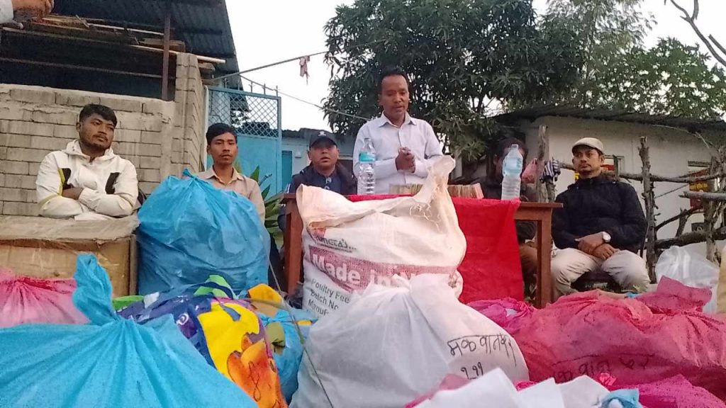 नेकपा दक्षिण-पूर्व मकवानपुरद्वारा भूकम्प पीडितका लागि संकलन गरेको राहत सामाग्री सार्वजनिक
