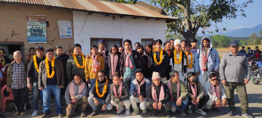 दाङमा क्रान्तिकारी कम्युनिस्ट पार्टी परित्याग गरी प्रदेश सदस्य सहित ५६ जना युवा नेकपामा प्रवेश
