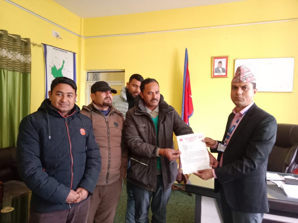 जनतालाई सहज सेवा प्रवाहको माग राख्दै प्रधानमन्त्रीलाई कञ्चनपुर नेकपा बुझायो मागपत्र