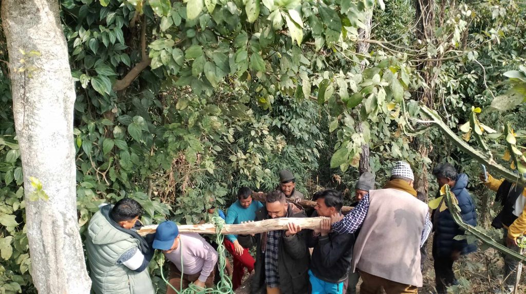स्कुलिङ कार्यक्रममा सहभागी नेकपा नेता कार्यकर्ताद्वारा जनश्रमदान