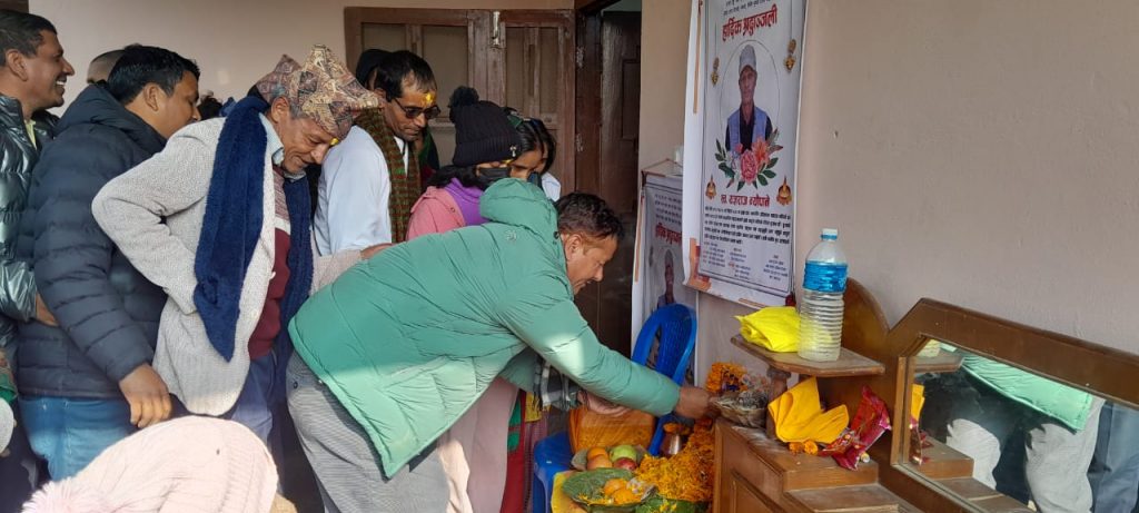 नेकपाका स्थायी समिति सदस्य भरत सीले पूर्वमन्त्री न्यौपानेलाई दिए श्रद्धाञ्जली