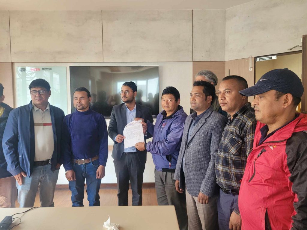 टाटा मोटरको मुल्य घटाई स्वरोजगारलाई सहज बनाउन यातायात मजदुर संघको माग
