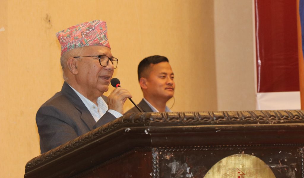 समाजवाद हुँदै साम्यवादमा पुग्न संविधानले रोक्दैन : माधव नेपाल