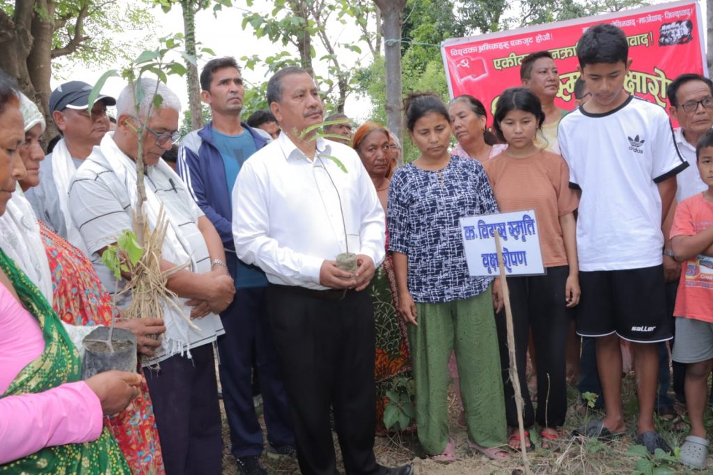 बियसको स्मृतिमा महासचिव विप्लवको नेतृत्वमा वृक्षारोपण कार्यक्रम सम्पन्न