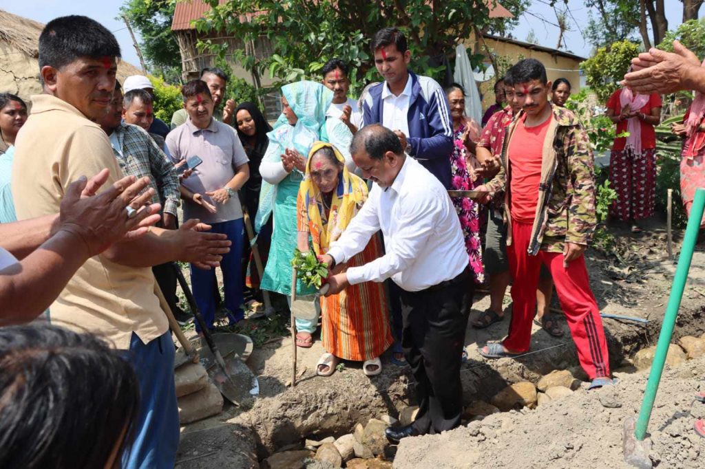 महासचिव विप्लवद्वारा कपिलवस्तुमा सहिद परिवारको घर शिलान्यास