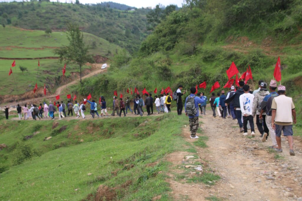 नेकपा रोल्पाले विवादित जग्गामा गाड्यो झण्डा