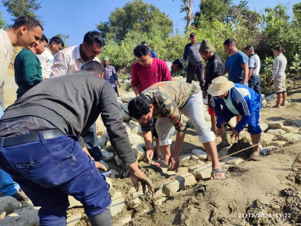 महासचिव विप्लवसहित केन्द्रीय प्रतिनिधि समिति सदस्यहरुद्वारा श्रमदान