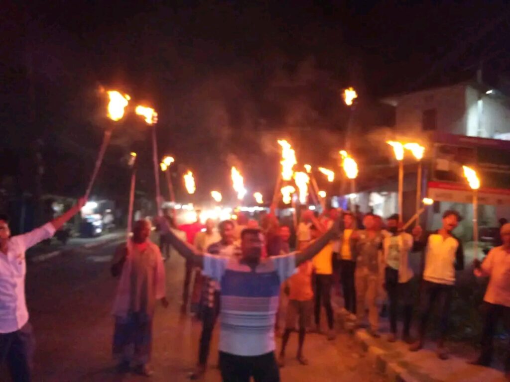 कथित राजावादीको पश्चगामी हर्कत र दलाल पुँजीवादविरुद्ध नेकपा बाराद्वारा मसाल जुलुस प्रदर्शन