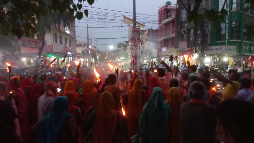 मिटरब्याज पीडितले जनकपुरमा गरे भव्य मशाल जुलुस