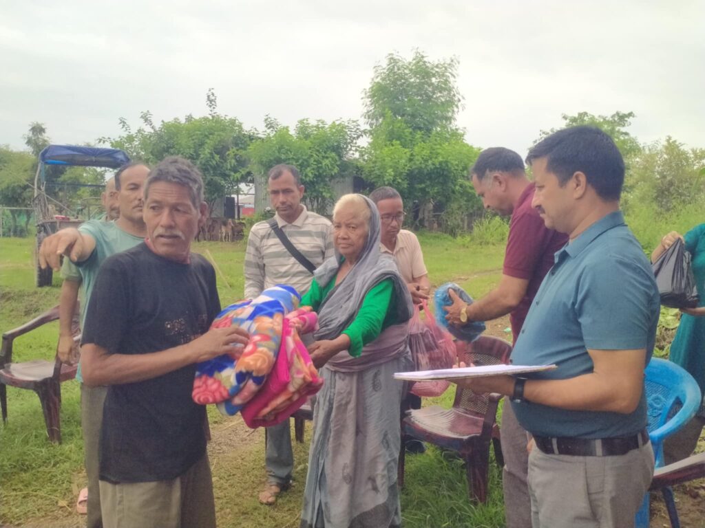शिव सीको स्मृतिमा असहाय तथा विपन्न परिवारलाई राहत वितरण