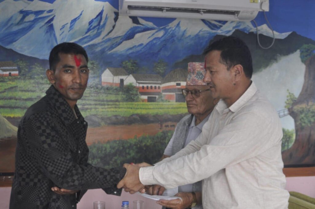 वाईसीएल बाजुराका पूर्व इन्चार्ज नेकपामा प्रवेश, नेता भरत सीले गरे स्वागत