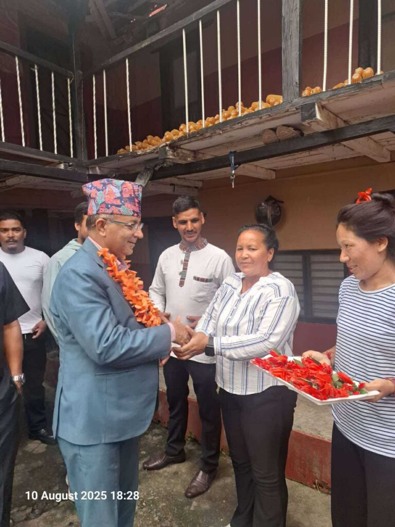 पोखरा महानगरका मेयर आचार्यद्वारा नेकपा गण्डकी प्रदेशको उत्पादनको अवलोकन