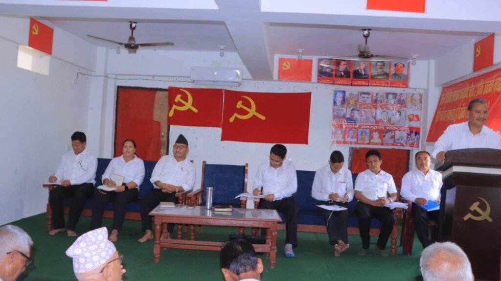 नेकपा पाेलिट ब्युरो बैठकमा महासचिव विप्लवद्वारा राजनीतिक प्रस्ताव प्रस्तुत